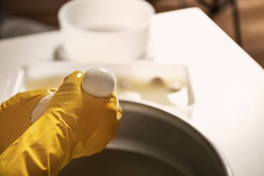 Lezzetli peynir hazırlama kadın