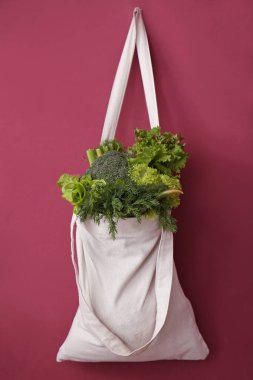 Taze sebze duvarda asılı Eko çanta