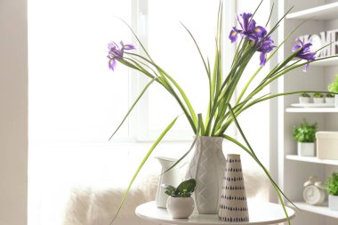 Tablo Oda güzel çiçekli vazo