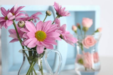 Tablo, closeup güzel çiçekli vazo