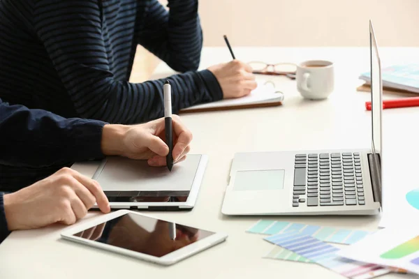 Designers working on project in office — Stock Photo, Image