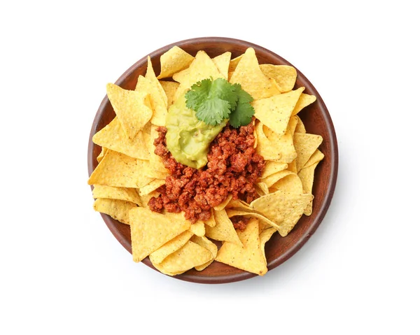 Placa com nachos saborosos, carne e guacamole no fundo branco — Fotografia de Stock