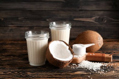 Ahşap masa üzerinde gözlük protein sallamak