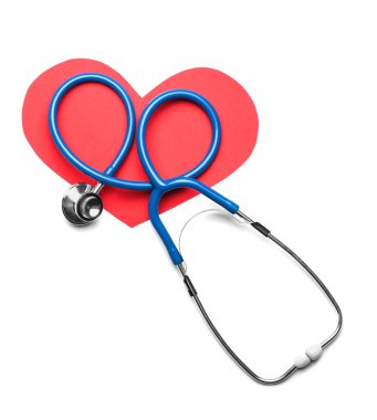 Beyaz arka plan üzerinde stetoskop ve kırmızı kalp. Kardiyoloji kavramı