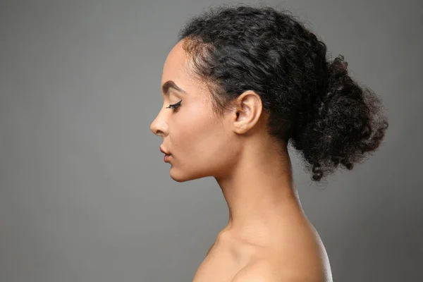 Portrait of beautiful African-American woman on grey background — Stock Photo, Image