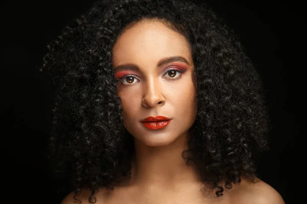 Portrait of beautiful African-American woman on dark background — Stock Photo, Image