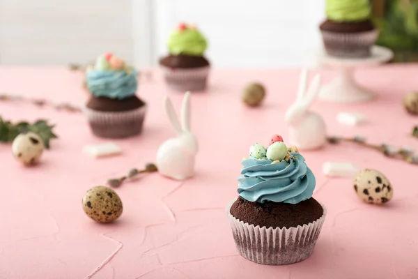 Sweet Easter cupcake on table — Stock Photo, Image