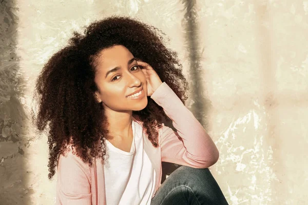 Beautiful African-American woman near grunge wall — Stock Photo, Image