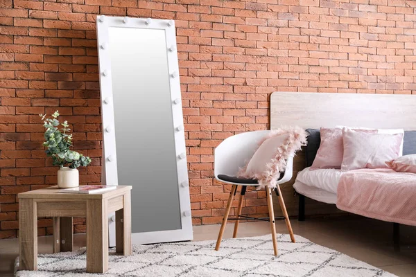 Interior of bedroom with big mirror — Stock Photo, Image