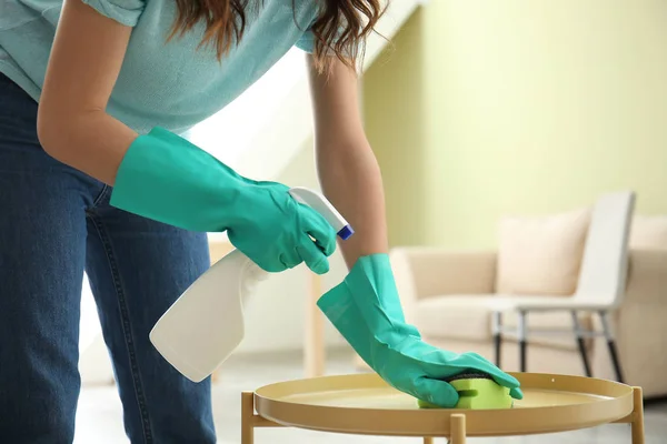 Woman cleaning table in room — Stock Photo, Image