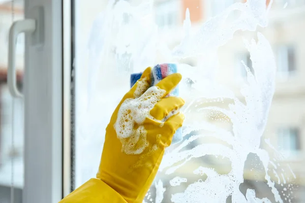 Cleaning of window at home — Stock Photo, Image