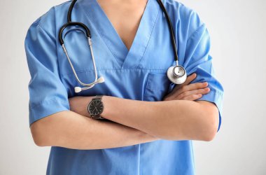 Doktor stetoskop ışık arka plan üzerinde ile