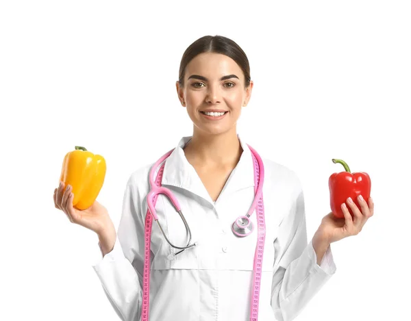 Portret van vrouwelijke voedingsdeskundige op witte achtergrond — Stockfoto