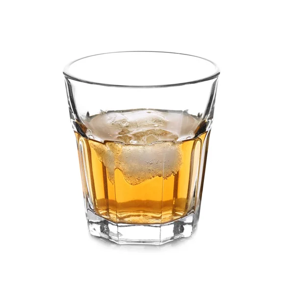 Glas Whisky auf weißem Hintergrund — Stockfoto