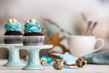 Masada lezzetli Paskalya cupcakes