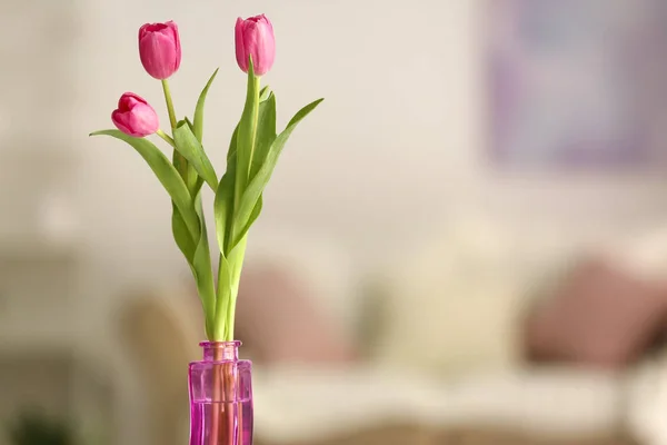 Vase with beautiful flowers on blurred background — Stock Photo, Image