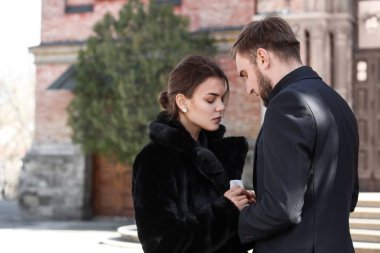 Birkaç cenazede akrabalarının sonra pining