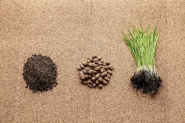 Green grass with soil and pebbles on cork background — Stockfoto