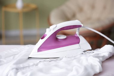 Modern demir ve gemide giyim