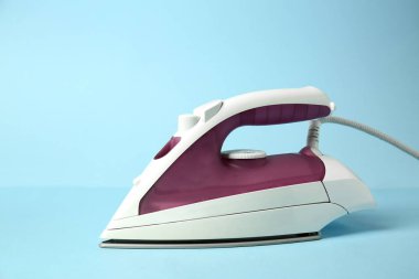 Renk arka plan üzerinde modern demir