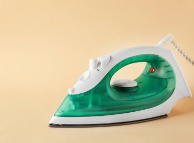 Renk arka plan üzerinde modern demir