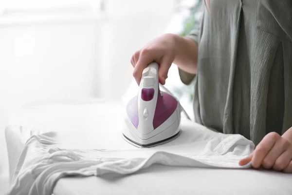 Woman ironing clothes at home — Stock Photo, Image