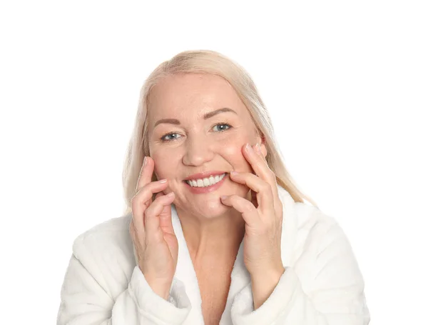 Rijpe vrouw met een gezonde huid op witte achtergrond — Stockfoto