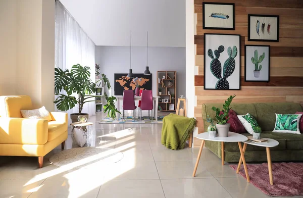 Intérieur élégant du studio moderne — Photo