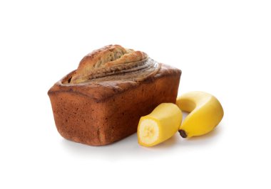 Beyaz arka planda lezzetli muz ekmeği