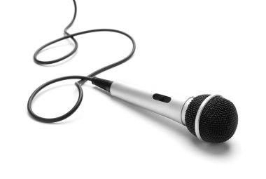 Beyaz arkaplanda mikrofon