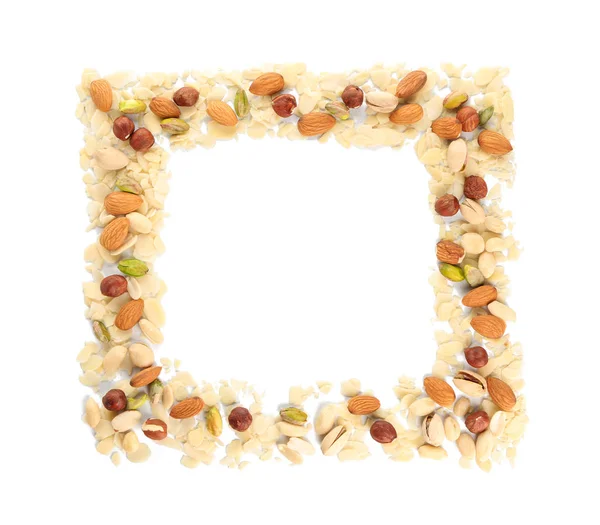白の背景に異なるおいしいナッツで作られたフレーム — ストック写真