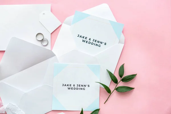 Invitaciones de boda sobre fondo de color —  Fotos de Stock