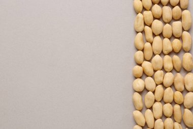 Işık arka plan üzerinde lezzetli fıstık