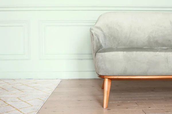 Modern, puha kanapé a szobabelső — Stock Fotó