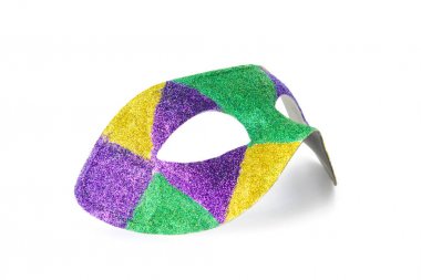 beyaz zemin üzerine şenlikli maskesi