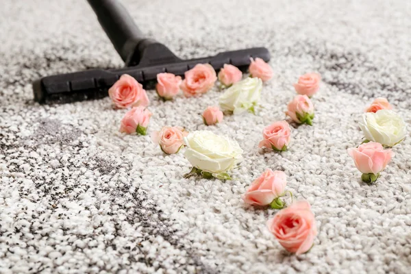 機で掃除し、洗浄後快適な花の香りのカーペットします。 — ストック写真