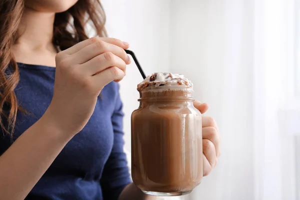 Woman with mason jar of tasty frappe coffee at home — Stock Photo, Image