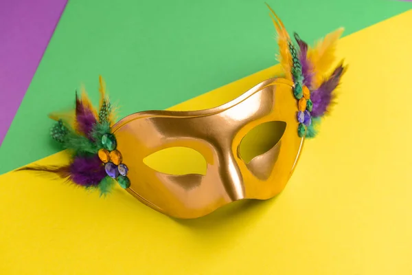 Máscara festiva sobre fondo de color —  Fotos de Stock