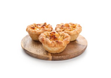 Beyaz arka planda lezzetli elma Pies