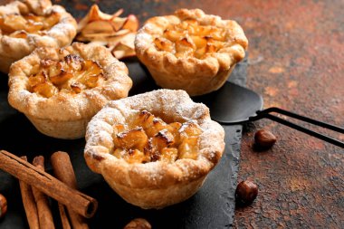 Masada lezzetli elma Pies ile Slate plaka