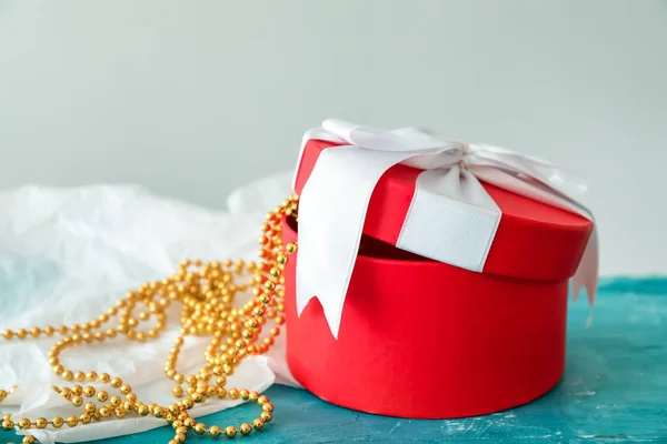 Gift box on color table — Stock Photo, Image