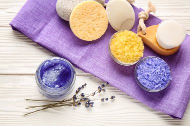 Beyaz masada şeker fırçalama ile jar