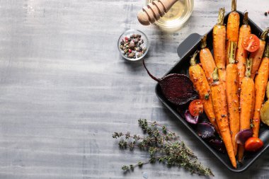 Masada pişmiş sebzeler ile tava