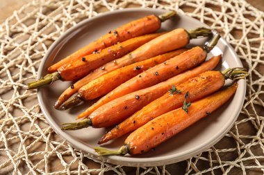 Masada pişmiş havuç ile plaka