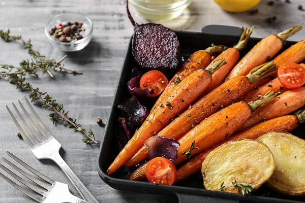 Masada pişmiş sebzeler ile tava