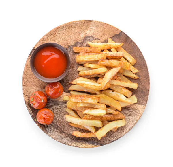 Prato com saborosas batatas fritas e molho no fundo branco — Fotografia de Stock