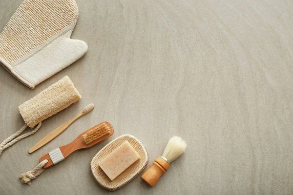 Natuurlijke Bad accessoires op lichte achtergrond. Zero Waste concept — Stockfoto