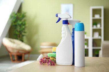 Odada masada temizlik malzemeleri