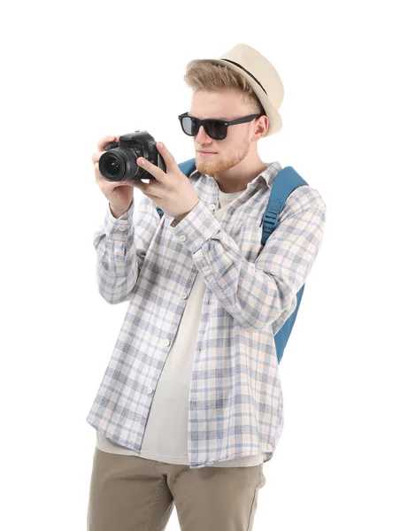 Jovem turista com câmera de foto no fundo branco — Fotografia de Stock