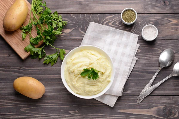Bowl with tasty mashed potato on wooden table — Stock Photo, Image